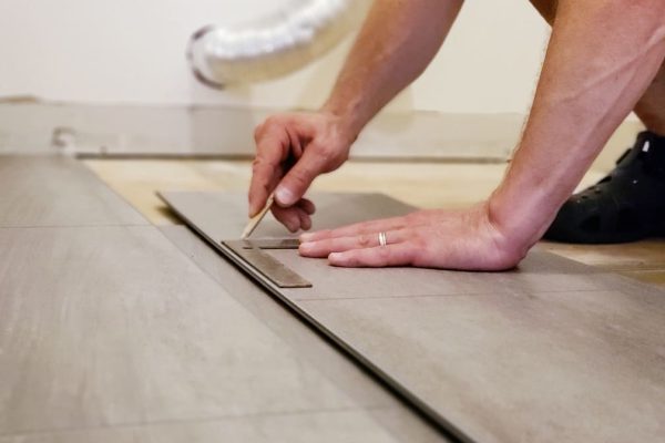 man-s-hands-holding-flooring-plank-and-measuring-p-2025-01-09-00-31-57-utc